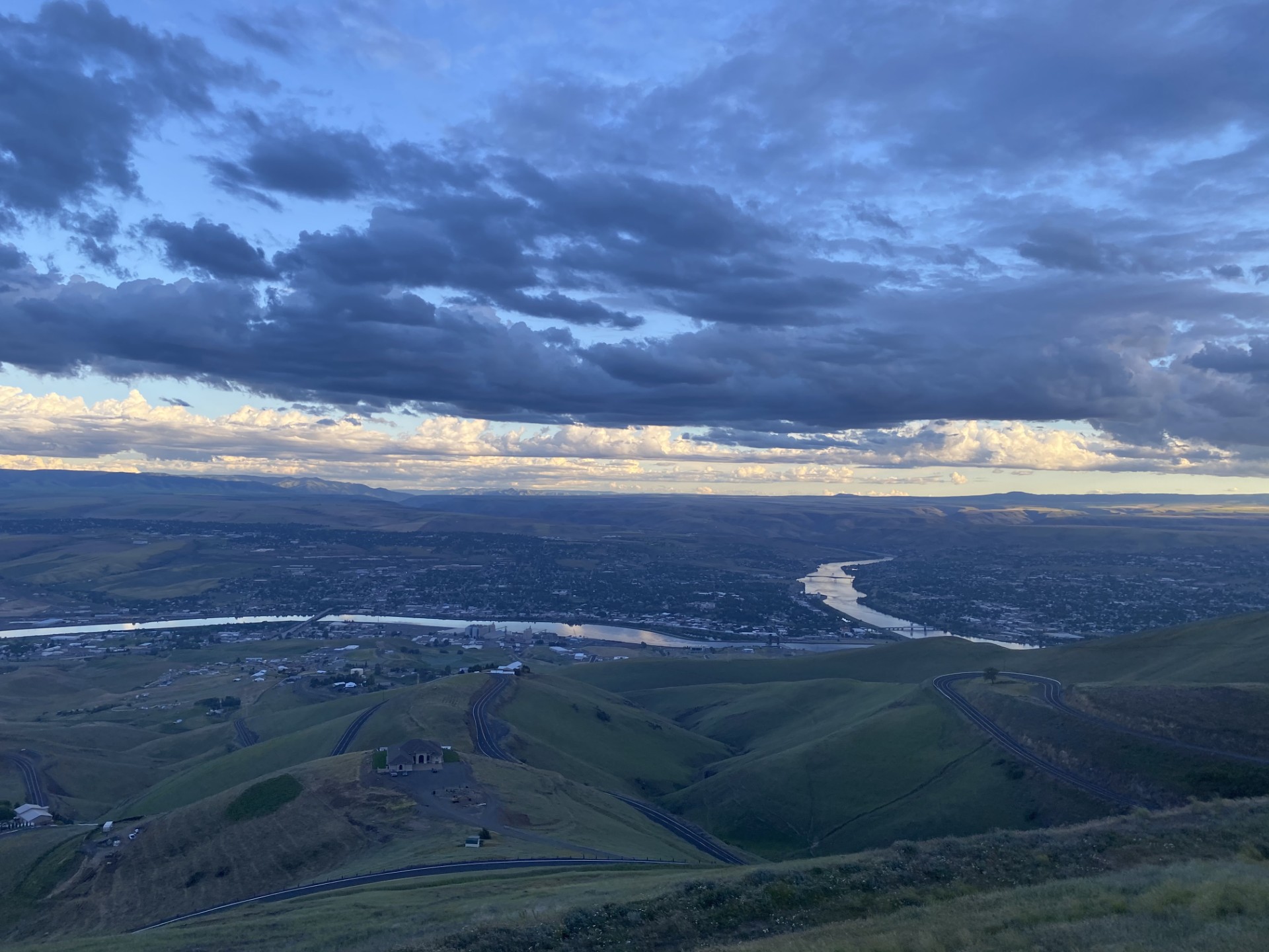 Picture of the LC Valley area at dusk